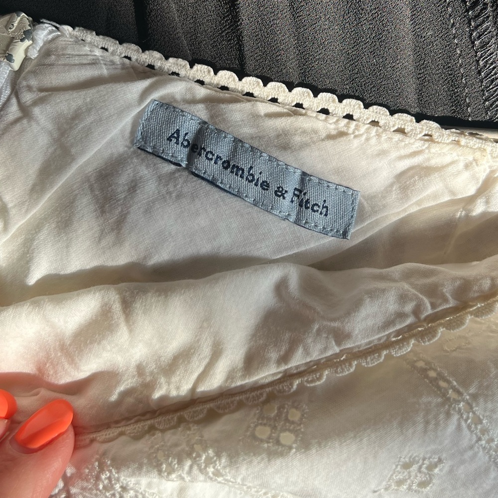 ABERCROMBIE AND FITCH Vintage cotton white eyelet skirt. Medium. - Picture 4 of 4